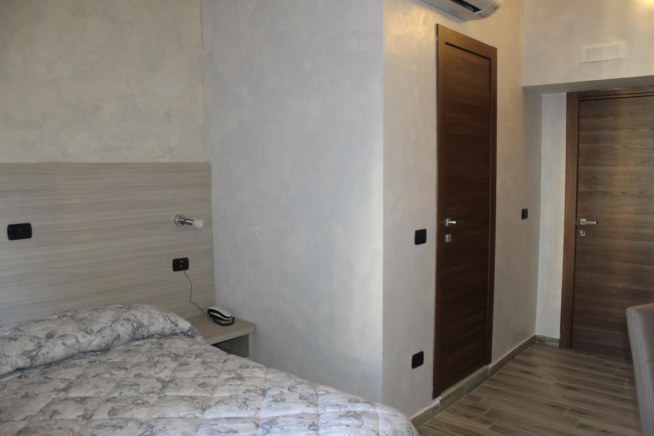 Ricci Rooms Генуя Экстерьер фото